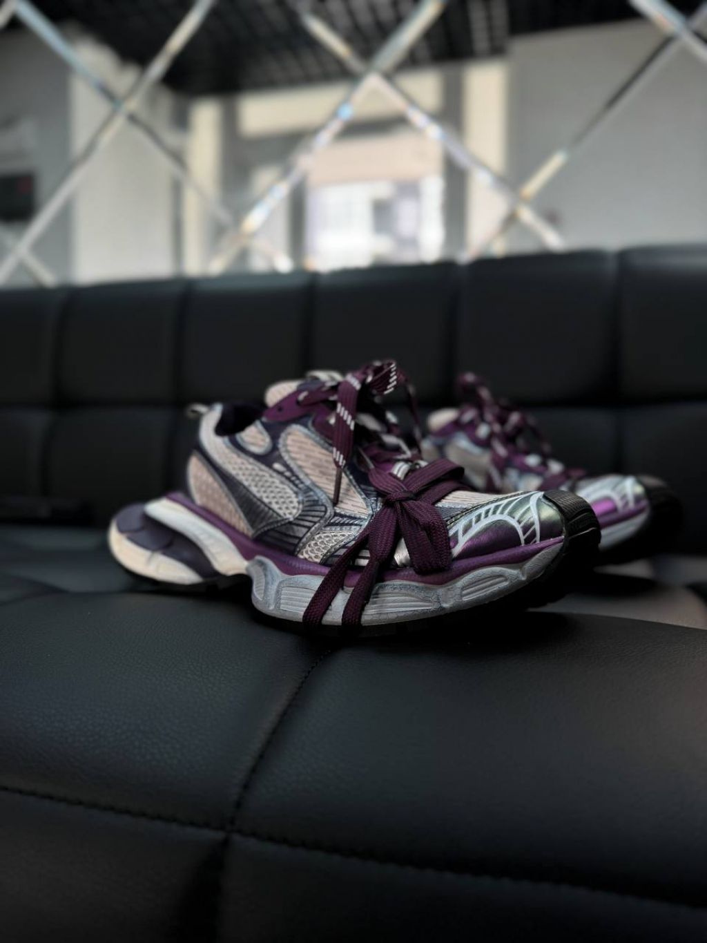 Жіночі кросівки на масивнній підошві з декоративними шнурівками Фрогси Фіолет