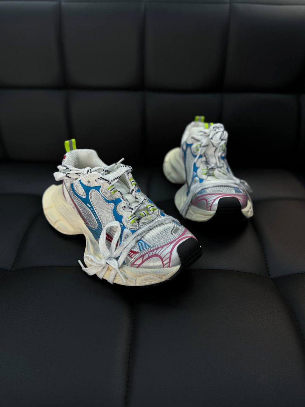 Жіночі кросівки на масивнній підошві з декоративними шнурівками Фрогси Кольоровий (молочна підошва)