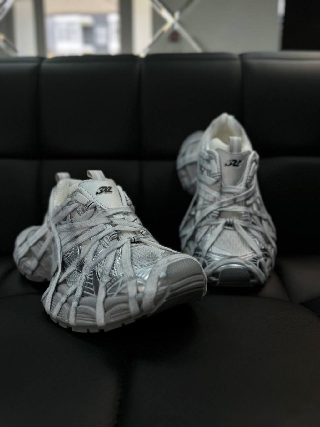 Жіночі кросівки на масивнній підошві з декоративними шнурівками ЗХЛ Gray