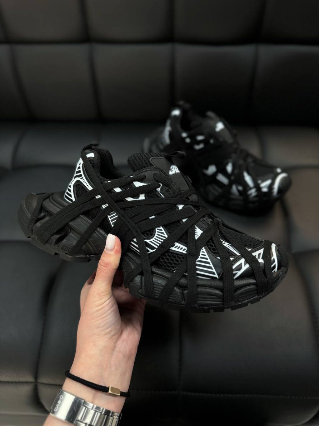 Жіночі кросівки на масивнній підошві з декоративними шнурівками ЗХЛ Black