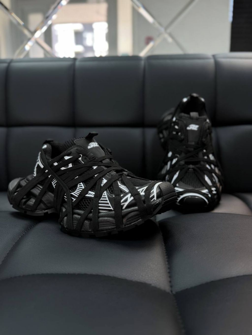 Жіночі кросівки на масивнній підошві з декоративними шнурівками ЗХЛ Black