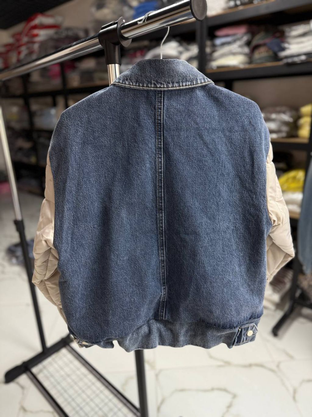 Жіноча укорочена куртка з джинсовими вставками Вітер