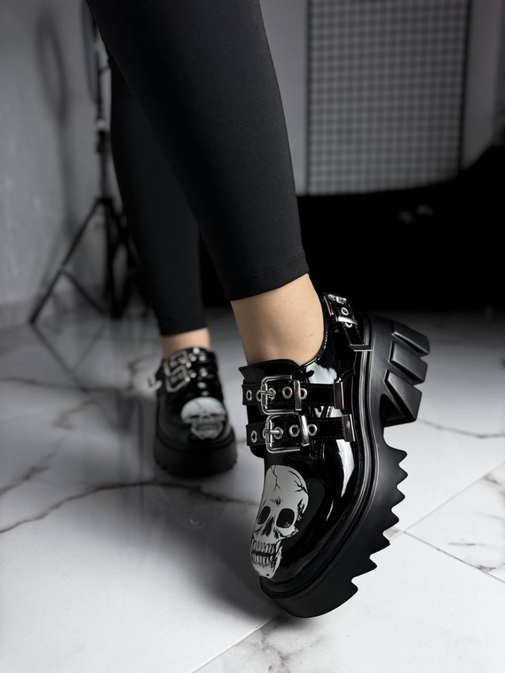 Жіночі лакові туфлі на масивній підошві Скайлет ЛАК