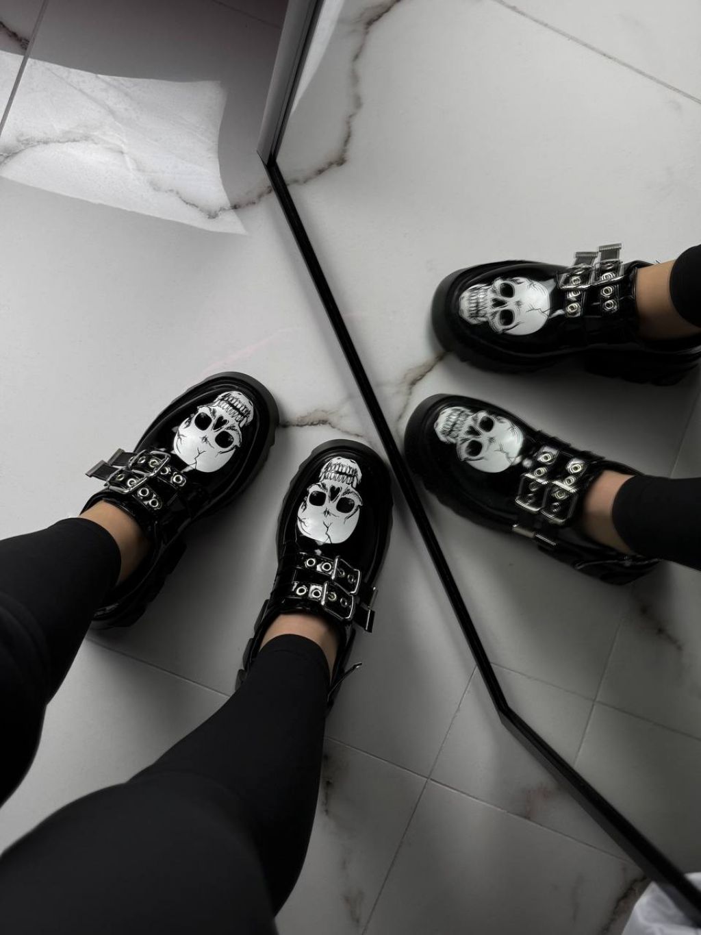 Жіночі лакові туфлі на масивній підошві Скайлет ЛАК