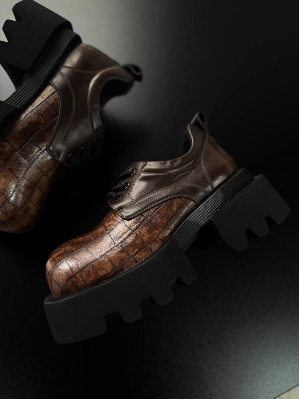 Жіночі шкіряні текстурні лофери Рептилія Brown