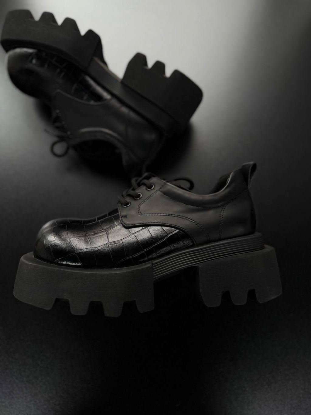 Жіночі шкіряні текстурні лофери Рептилія Black