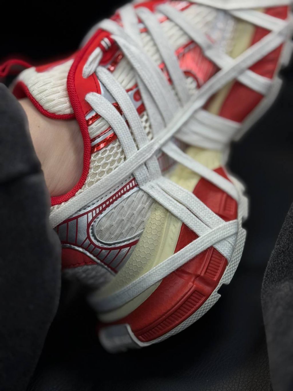 Жіночі кросівки на масивнній підошві з декоративними шнурівками ЗХЛ Red