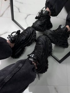 Жіночі кросівки на масивній підошві КРАКЕН Black