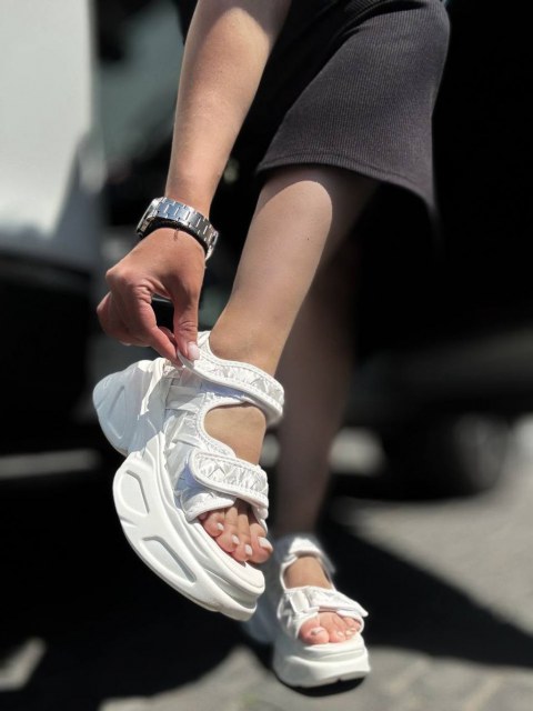 Жіночі босоніжки на високій підошві Траст White