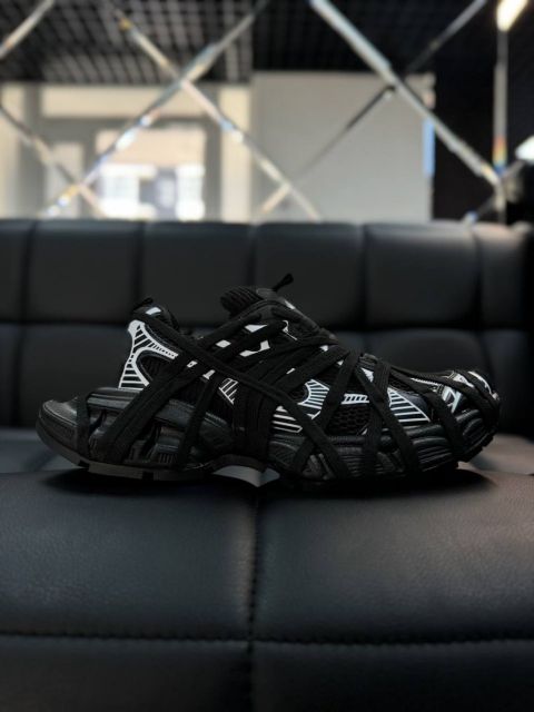 Жіночі кросівки на масивнній підошві з декоративними шнурівками ЗХЛ Black Жіночі кросівки на масивнній підошві з декоративними шнурівками ЗХЛ Black