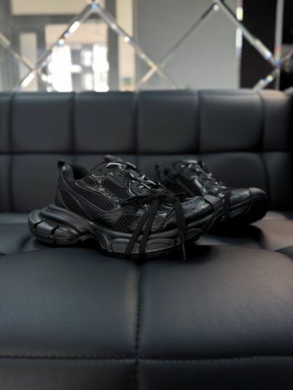 Жіночі кросівки на масивнній підошві з декоративними шнурівками Фрогси Чорні Жіночі кросівки на масивнній підошві з декоративними шнурівками Фрогси Чорні