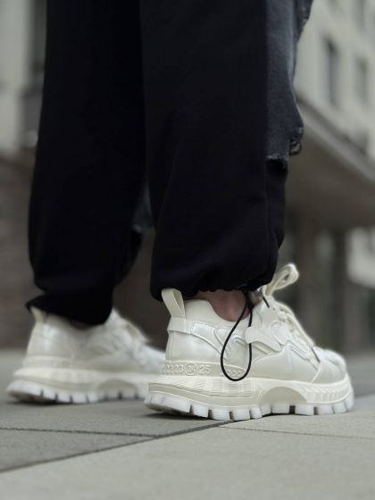 Жіночі кросівки з лаковими декоративними вставками Грім Beige