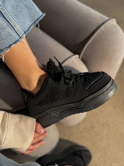 Жіночі утеплені кеди зі шнурівкрю Оггі All Black