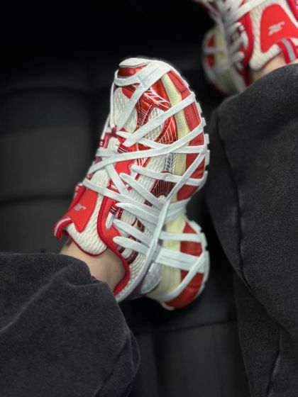 Жіночі кросівки на масивнній підошві з декоративними шнурівками ЗХЛ Red Жіночі кросівки на масивнній підошві з декоративними шнурівками ЗХЛ Red