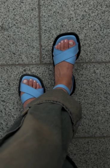 Жіночі босоніжки на низькій підошві Марінес Blue