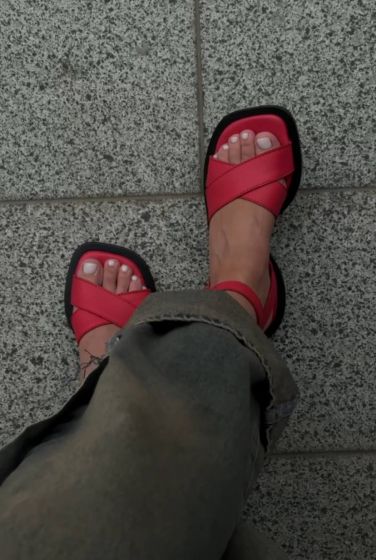 Жіночі босоніжки на низькій підошві Марінес Red Жіночі босоніжки на низькій підошві Марінес Red