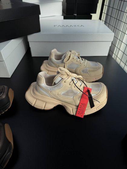 Жіночі кросівки з дизайнерськими потертостями НОРО Beige